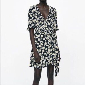 Zara Daisy Faux  Wrap Dress Button Front deep  V Neck Floral Size M